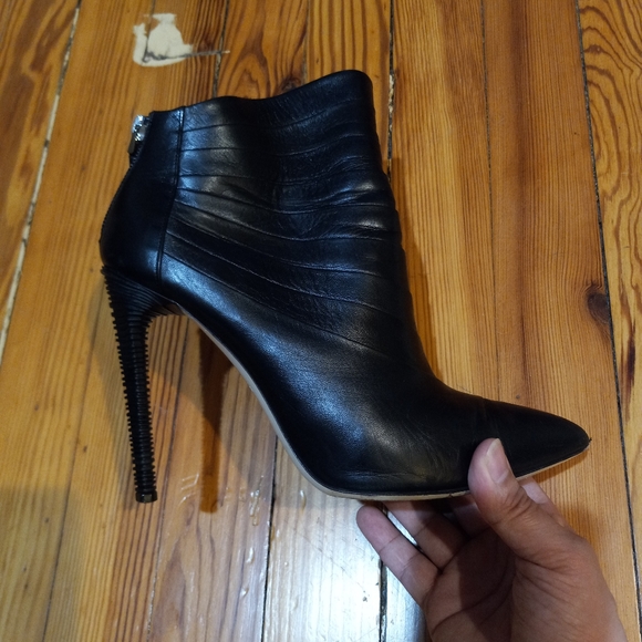 Giorgio Armani boots - Picture 7 of 17